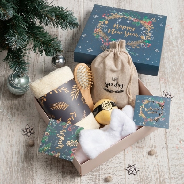 Набор подарочный Happy new year полотенце и аксессуары(4 предмета)