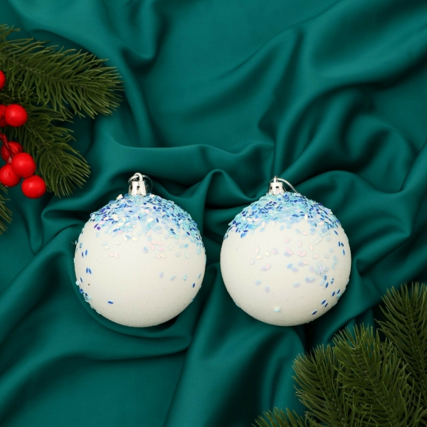 Набор пластиковых шаров d-8см 2шт бело-голубой Зимнее сияние