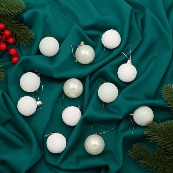 Ёлочные игрушки «Мелодия», шары новогодние, d=4 см, набор 12 шт., веточки, белый