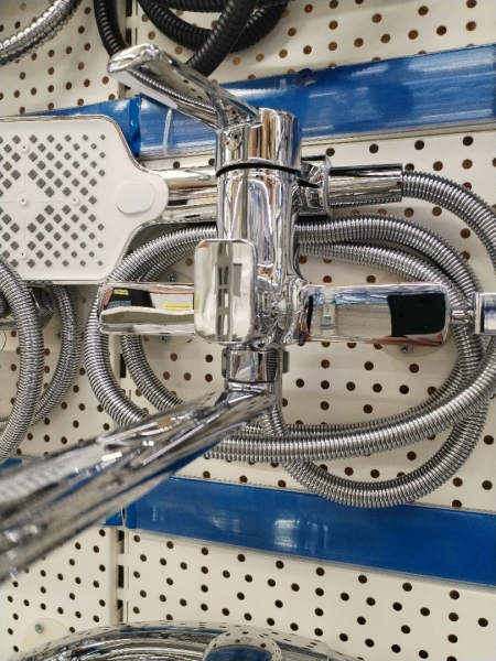 Смеситель для ванны однорычажный длинный излив латунь 10125407 КС