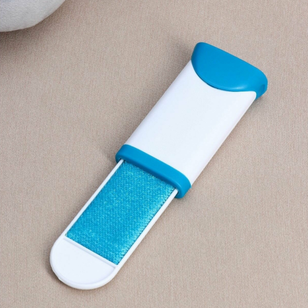 Щётка для удаления шерсти и волос с одежды и мебели, 13,5×6×3 см, цвет синий