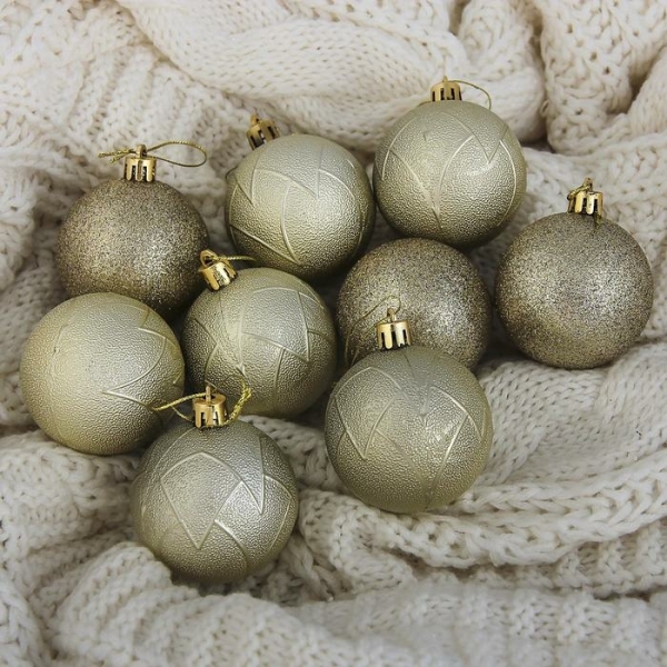 Набор пластиковых шаров d-6см 9шт Сечение