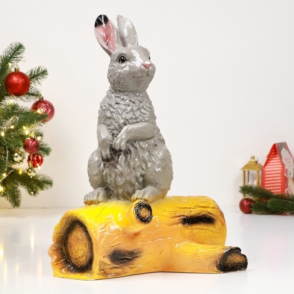 Садовая фигура Зайка на бревне 29*19*45см